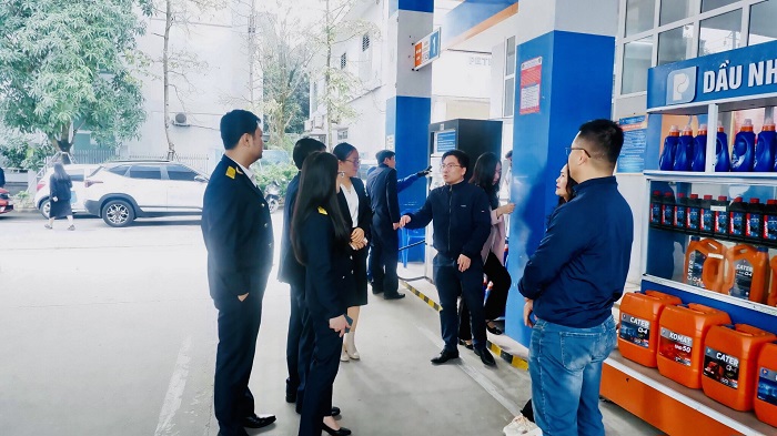 Cục Thuế Hà Tĩnh đã thành lập 6 Tổ giám sát, rà soát công tác triển khai hóa đơn điện tử đối với hoạt động kinh doanh, bán lẻ xăng dầu.