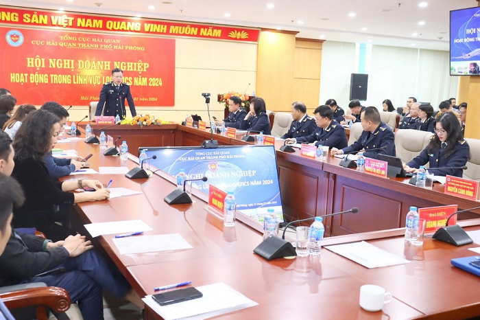Ông Nguyễn Duy Ngọc, Cục trưởng Cục Hải quan TP. Hải Phòng phát biểu tại Hội nghị đối thoại với doanh nghiệp, ngày 22/01/2024.