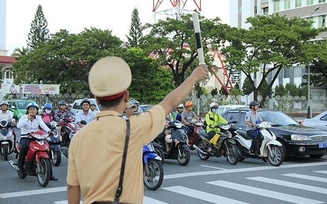 Các lực lượng chức năng siết chặt kiểm soát phương tiện kinh doanh vận tải, xử lý kịp thời đối với các phương tiện vi phạm.