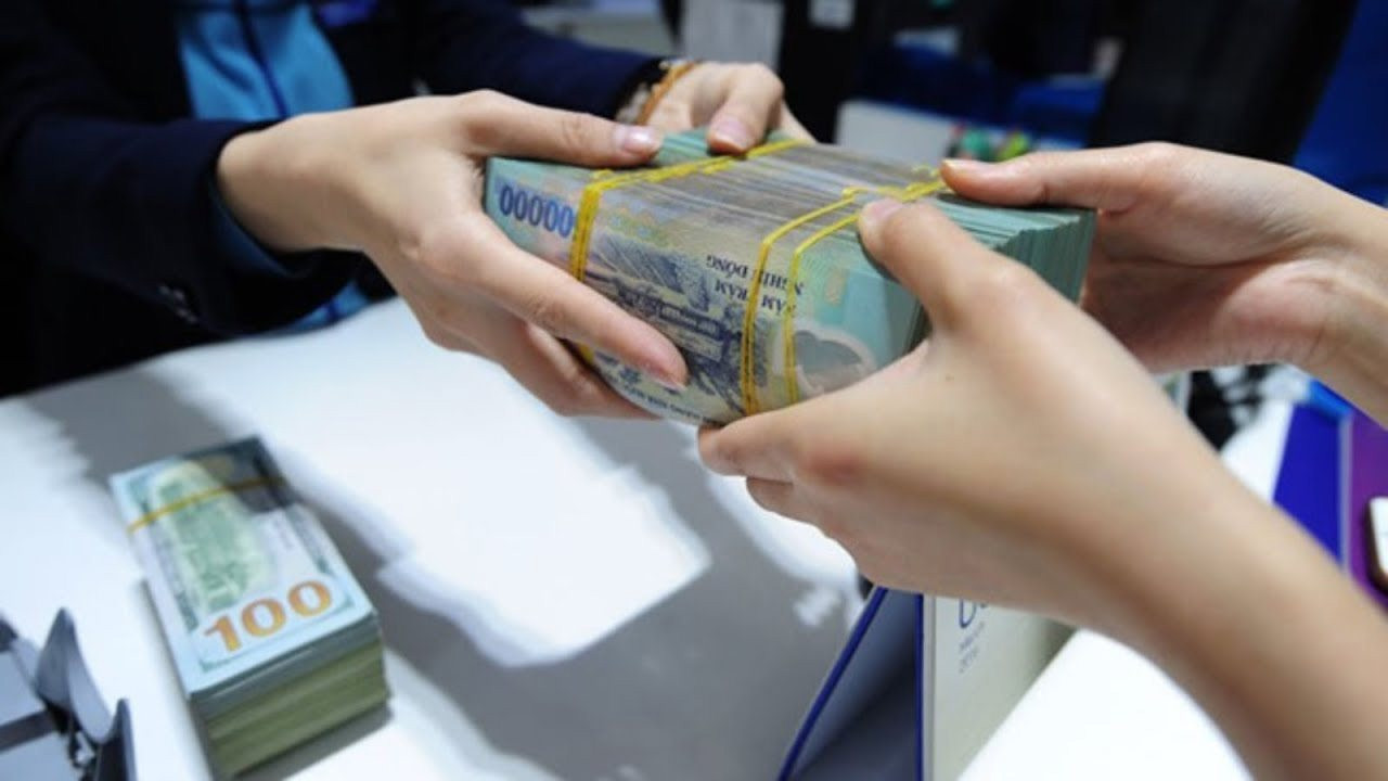 Với cầu tín dụng chậm như hiện nay, lãi suất liên ngân hàng sẽ hạ nhiệt.