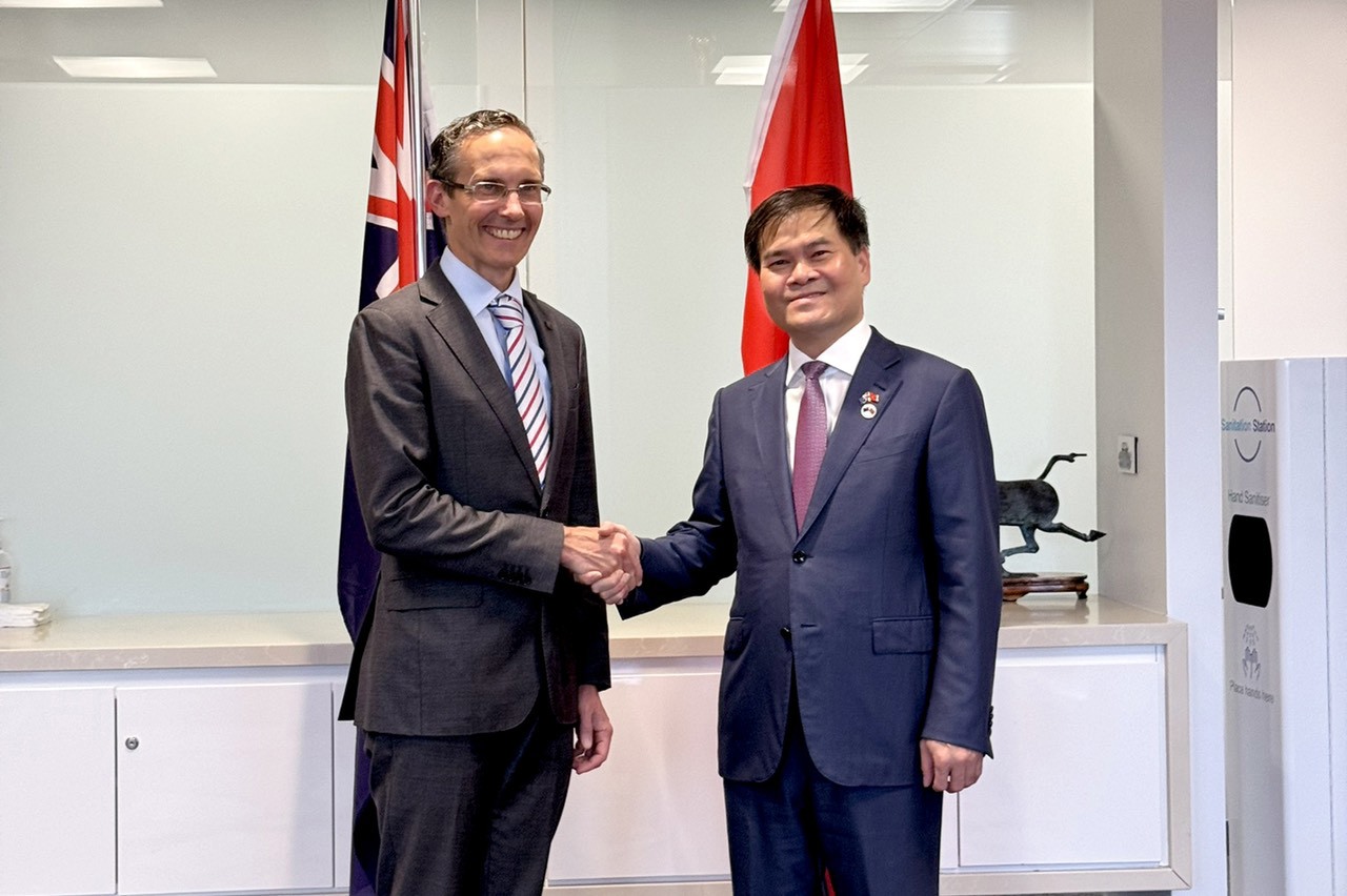 Thứ trưởng Bùi Văn Khắng và Bộ trưởng Bộ Ngân khố Australia Andrew Leigh.