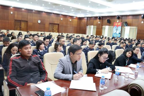 Đảng viên dự Hội nghị.