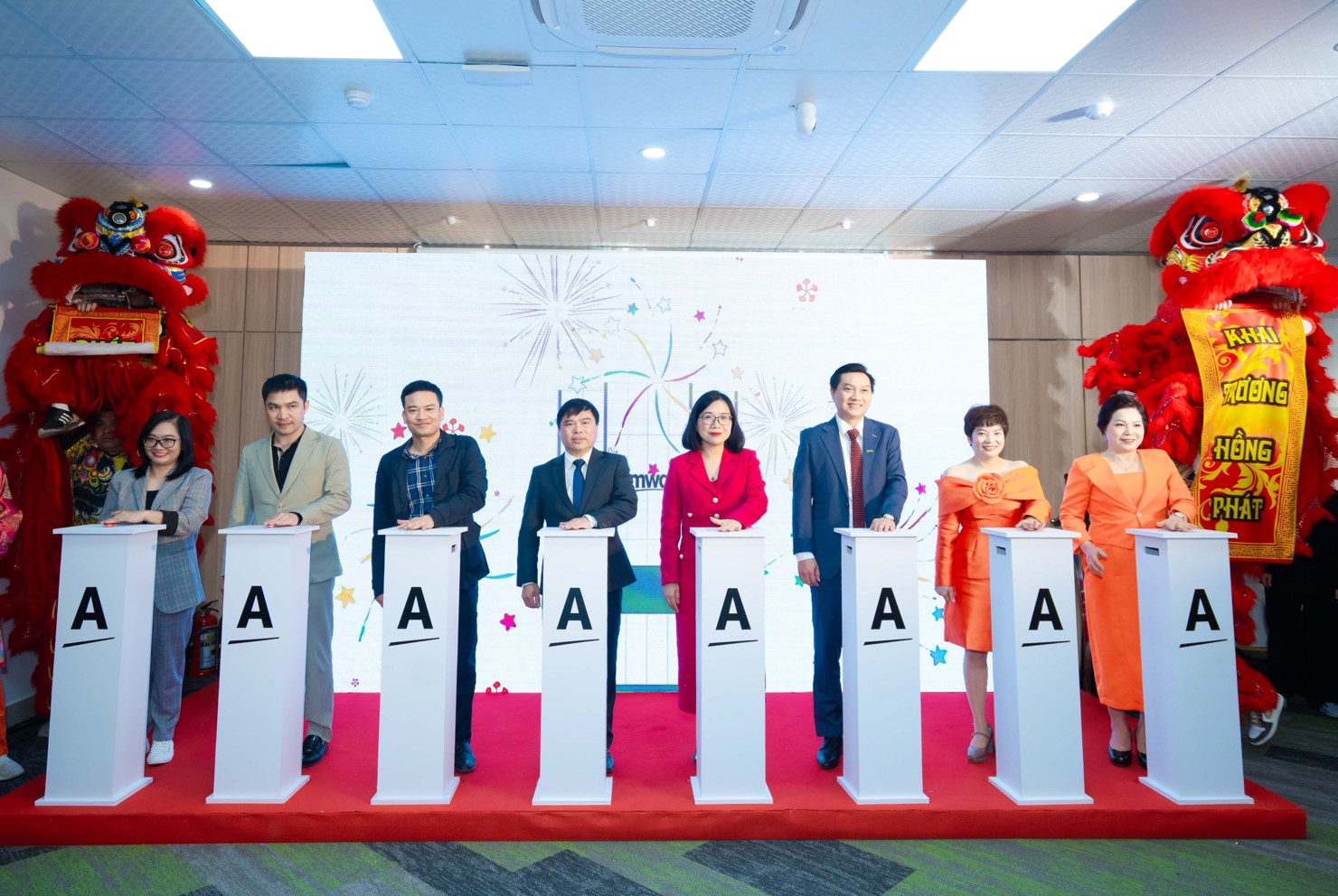 Bà Trần Mộng Kiều, Giám đốc Điều hành Tài chính, Cung ứng và Trải nghiệm Khách hàng (Công ty TNHH Amway) phát biểu tại buổi lễ.
