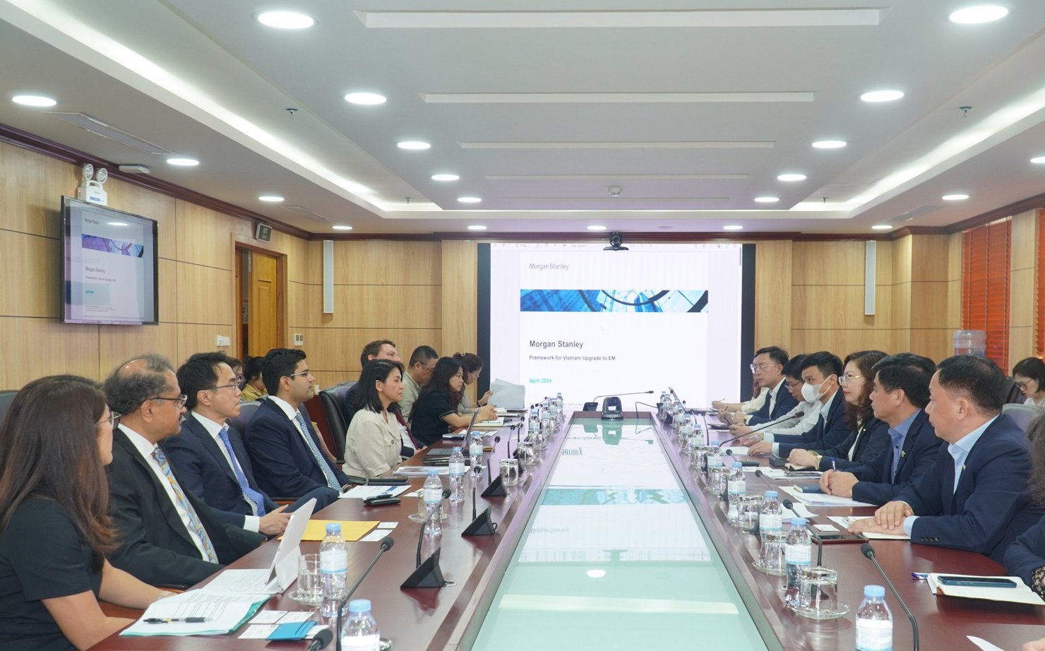 Toàn cảnh buổi làm việc.