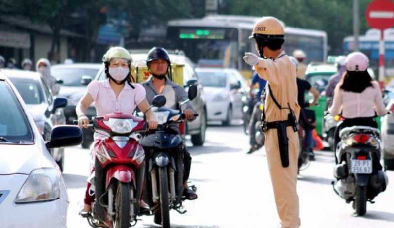 Lực lượng chức năng có phương án điều tiết, phân luồng giao thông hợp lý, hướng dẫn lưu thông an toàn, thông suốt.