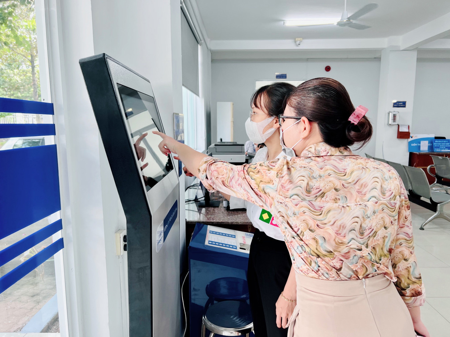 Phấn đấu 100% hệ thống thông tin giải quyết thủ tục hành chính của các bộ, ngành, địa phương kết nối với hệ thống giám sát, đo lường mức độ cung cấp và sử dụng dịch vụ.