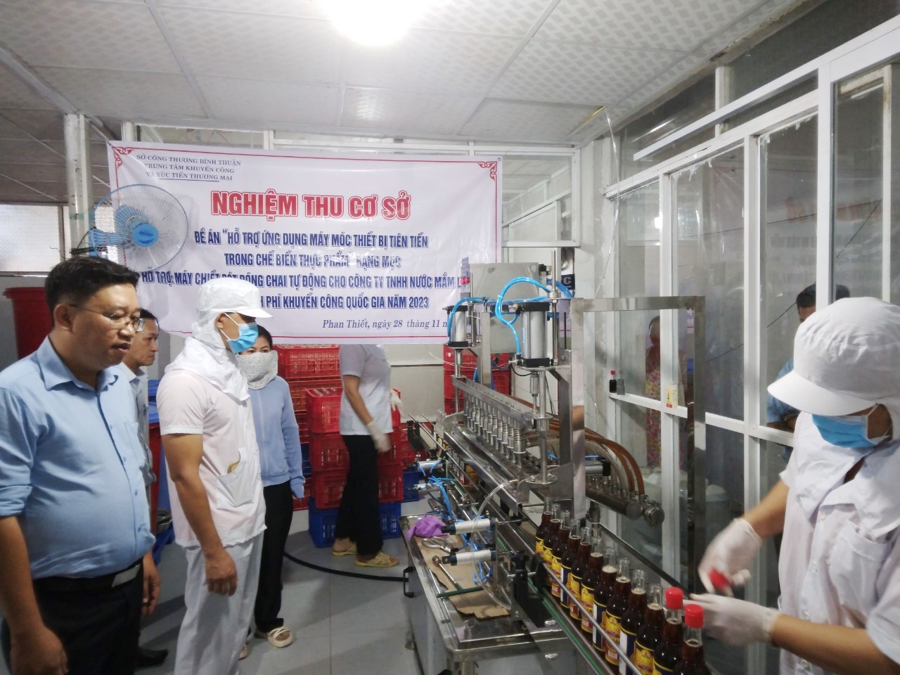 Trung tâm Khuyến công và Xúc tiến thương mại tỉnh Bình Thuận nghiệm thu đề án khuyến công quốc gia năm 2023 tại Công ty TNHH Nước mắm Bà Hai.