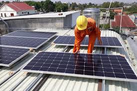 Bộ Công Thương đang khẩn trương xây dựng dự thảo Nghị định quy định về cơ chế, chính sách khuyến khích phát triển điện mặt trời mái nhà tự sản, tự tiêu.