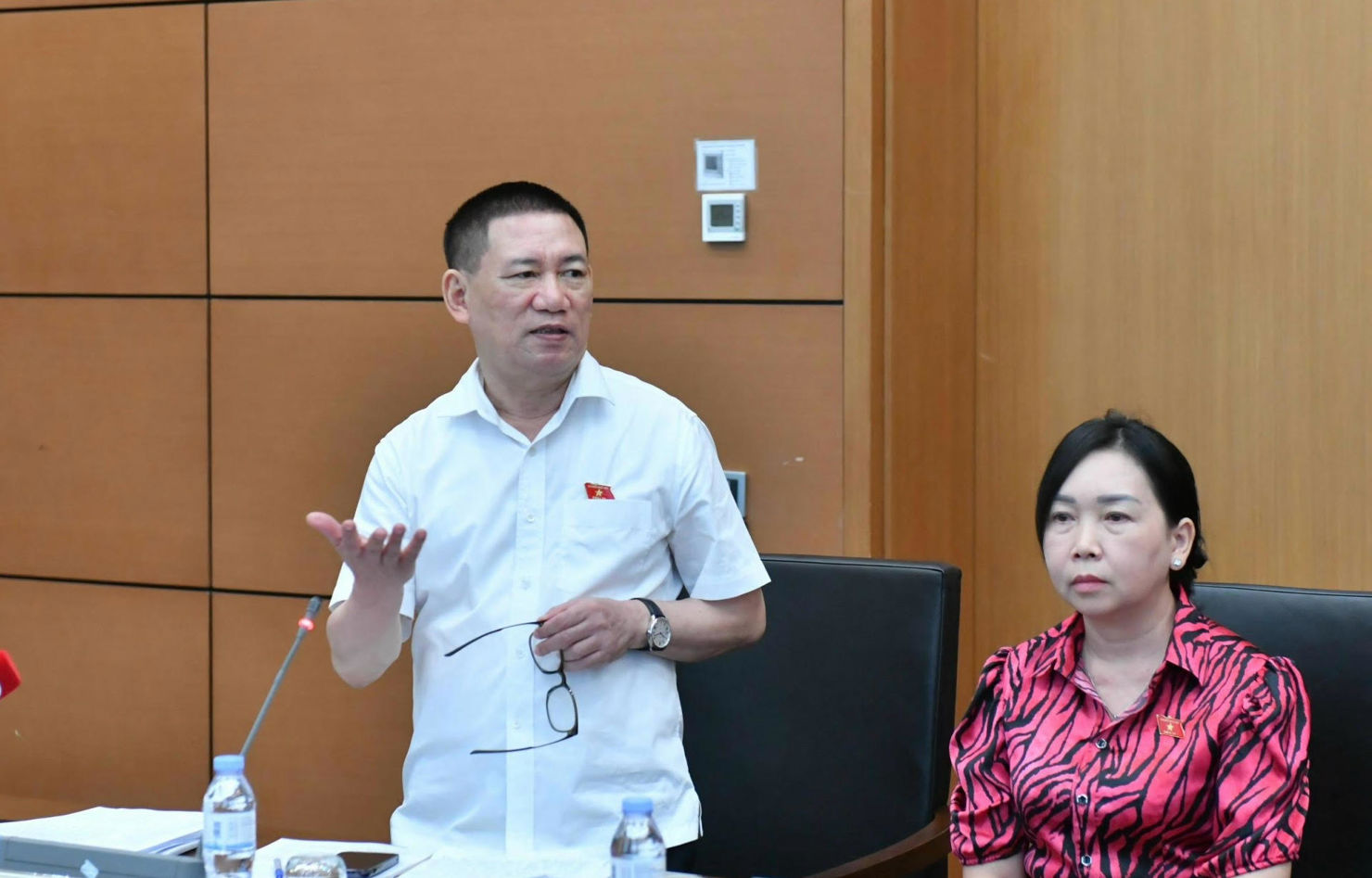 Bộ trưởng Hồ Đức Phớc phát biểu tại tổ.