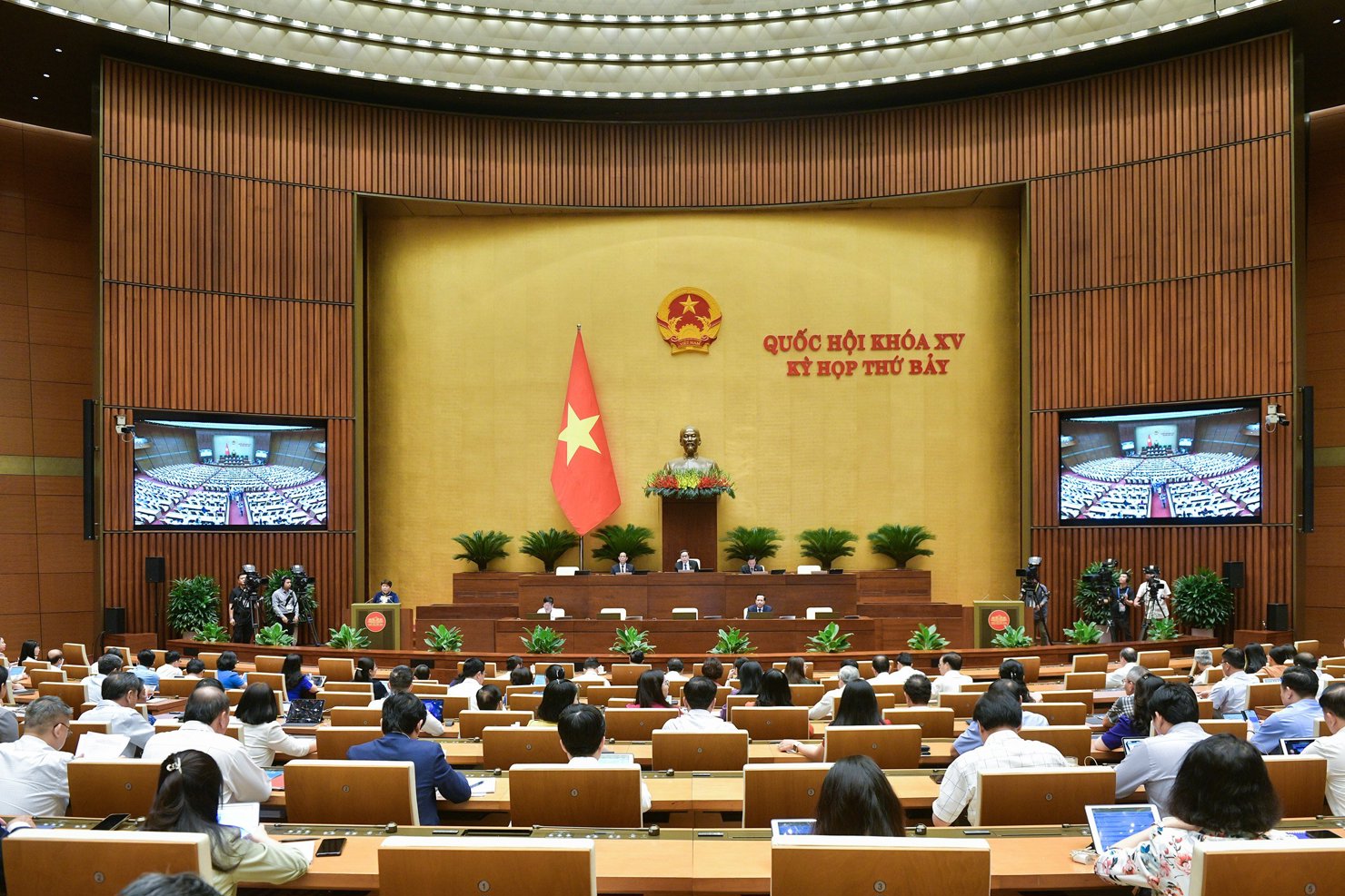 Toàn cảnh phiên họp.