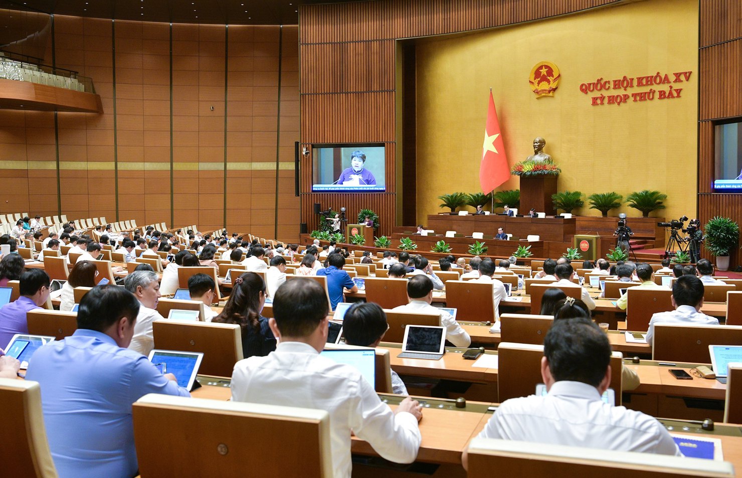 Quang cảnh phiên họp.
