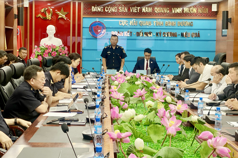 Đại diện lãnh đạo Cục Hải quan Bình Dương phát biểu tại buổi đối thoại