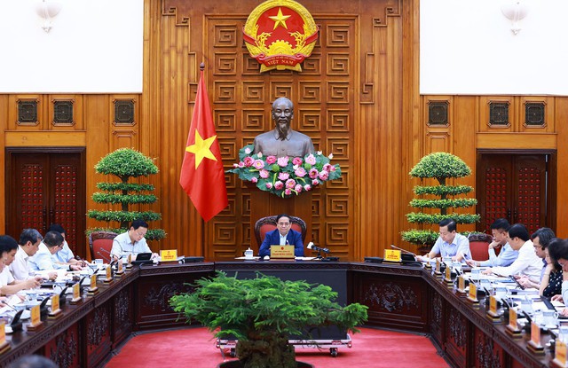 Toàn cảnh cuộc họp của Thường trực Chính phủ với các bộ, ngành liên quan (ngày 8/6).
