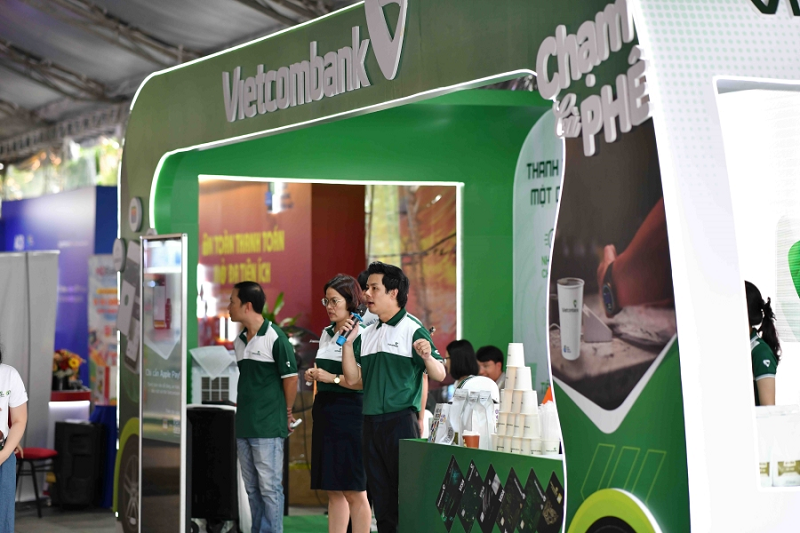 Gian hàng “Chạm cà phê” của Vietcombank tại Lễ hội Không tiền mặt 2024