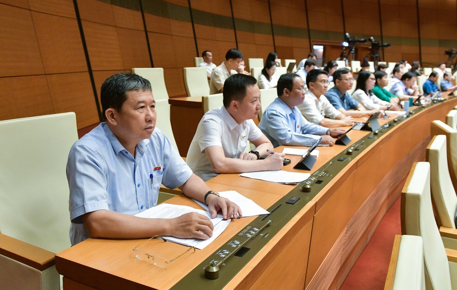 Các đại biểu tại phiên họp.