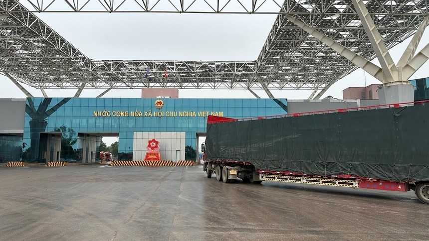 Hàng hóa xuất nhập khẩu qua cửa khẩu quốc tế Móng Cái
