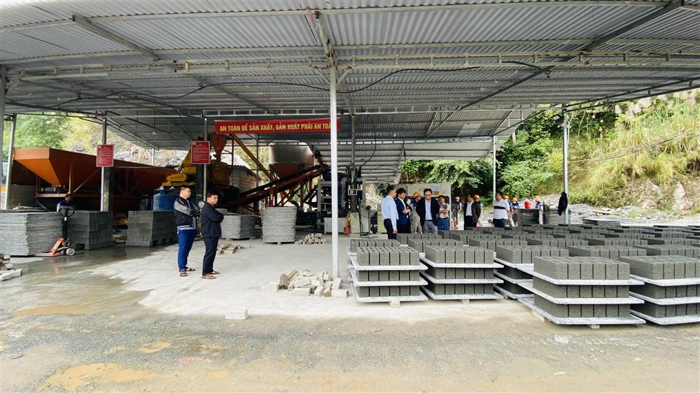 Các hoạt động khuyến công, đặc biệt là hoạt động hỗ trợ ứng dụng máy móc thiết bị tiên tiến, giúp cơ sở CNNT mạnh dạn đầu tư phát triển sản xuất, góp phần thúc đẩy kinh tế địa phương phát triển.