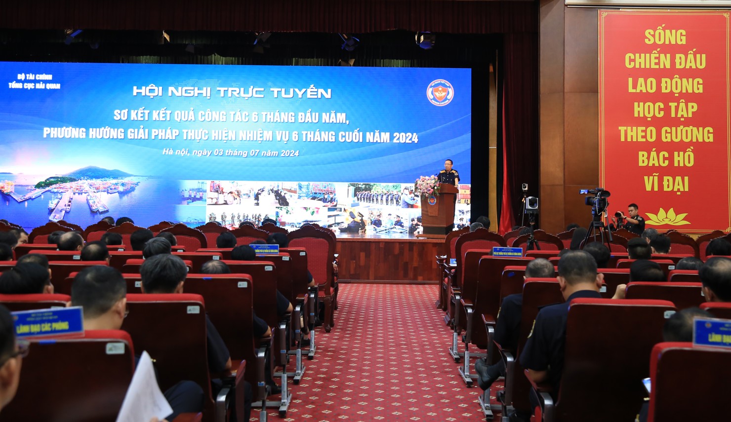 Toàn cảnh hội nghị.