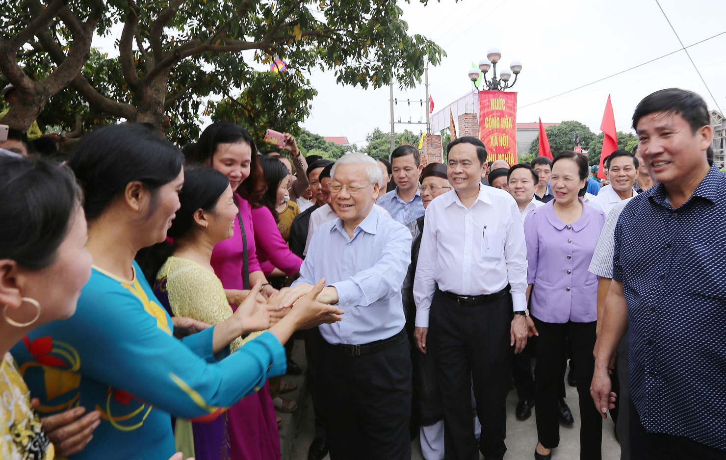 Tổng Bí thư Nguyễn Phú Trọng với nhân dân thôn Thượng Điện, xã Vinh Quang, huyện Vĩnh Bảo, TP. Hải Phòng _Nguồn: TTXVN