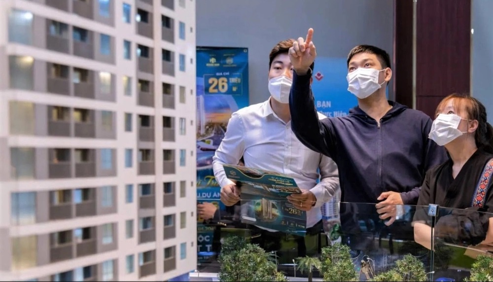 Thực tế cuộc sống cho thấy, ngày nay xuất hiện xu hướng "ngại cưới, lười sinh" để "cày tiền" mua nhà trước khi lập gia đình, sinh con.