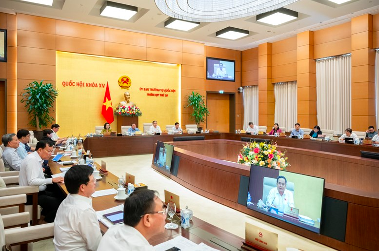 Quang cảnh phiên họp.