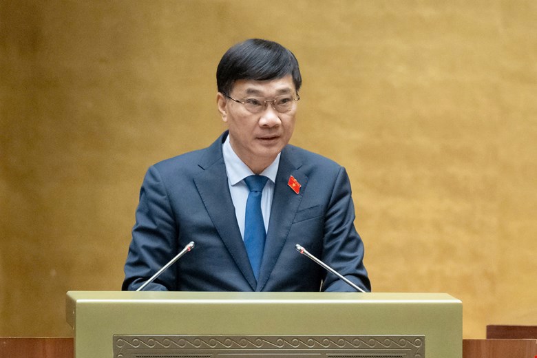 Chủ nhiệm Ủy ban Kinh tế Vũ Hồng Thanh trình bày báo cáo tiếp thu, giải trình, chỉnh lý dự thảo Luật Quy hoạch đô thị và nông thôn.