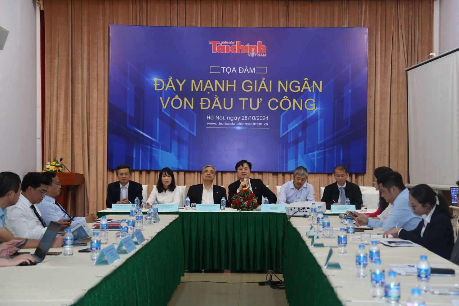 Toàn cảnh Toạ đàm.