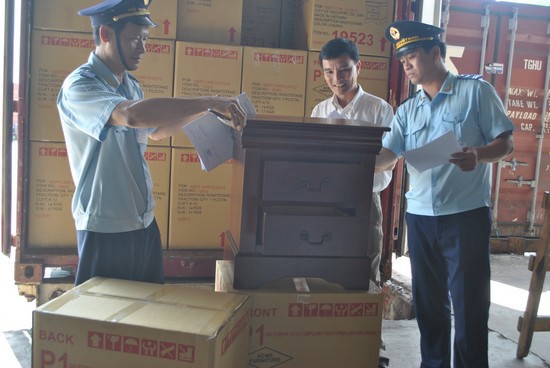 Hải quan Bình Dương tăng cường các biện pháp kiểm soát, chống buôn lậu, gian lận thương mại và hàng giả