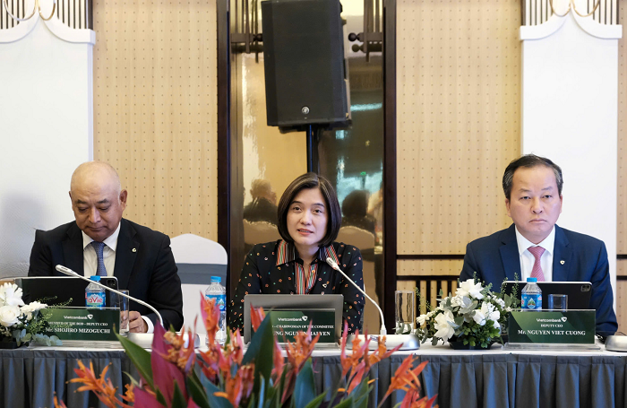 Đại diện Vietcombank là bà Phùng Nguyễn Hải Yến - Phó Tổng Giám đốc, Chủ tịch Ủy ban Hợp tác tham gia thảo luận tại phiên làm việc