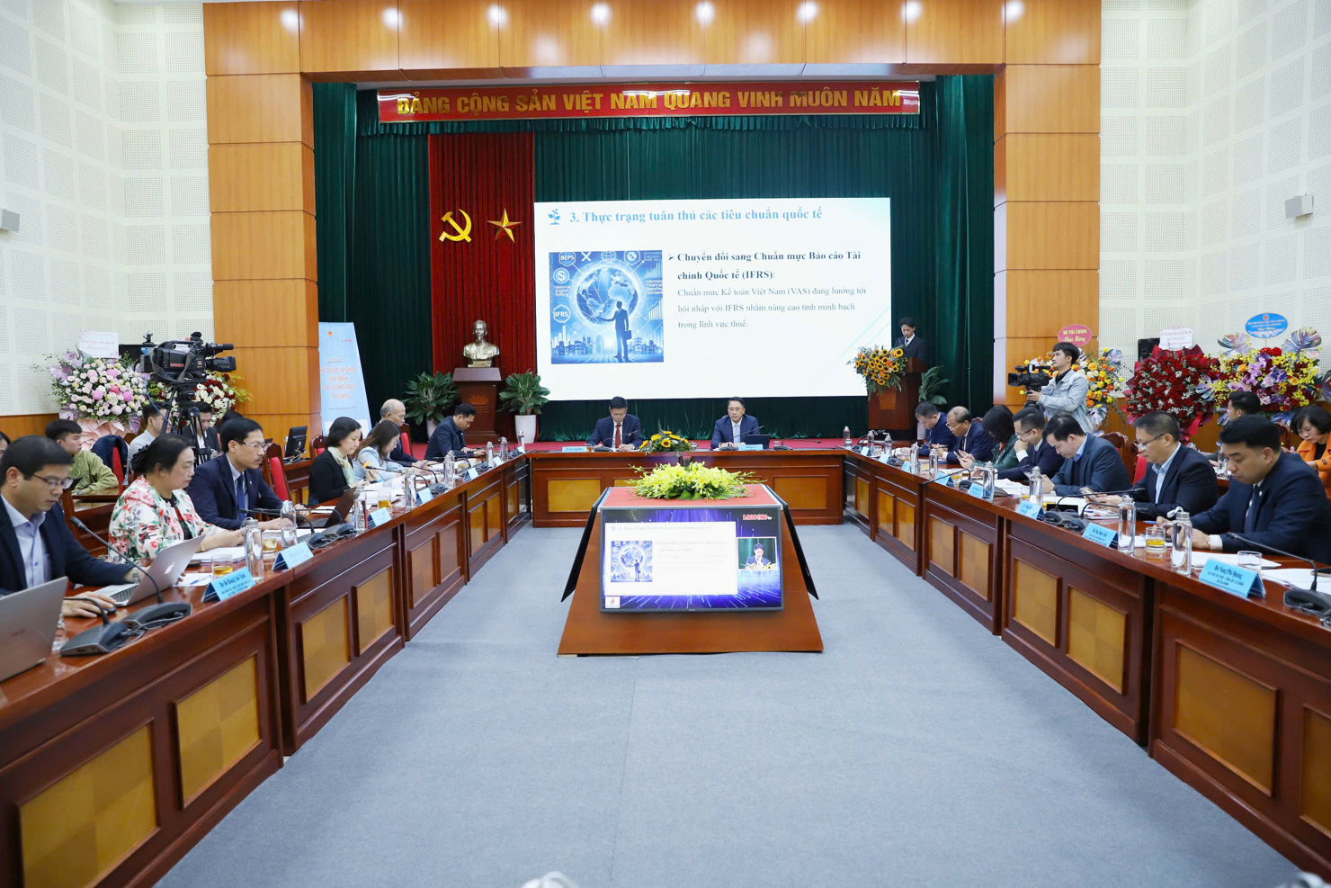Toàn cảnh Hội thảo "Thuế và nền tài chính lành mạnh cho sự phát triển bền vững".
