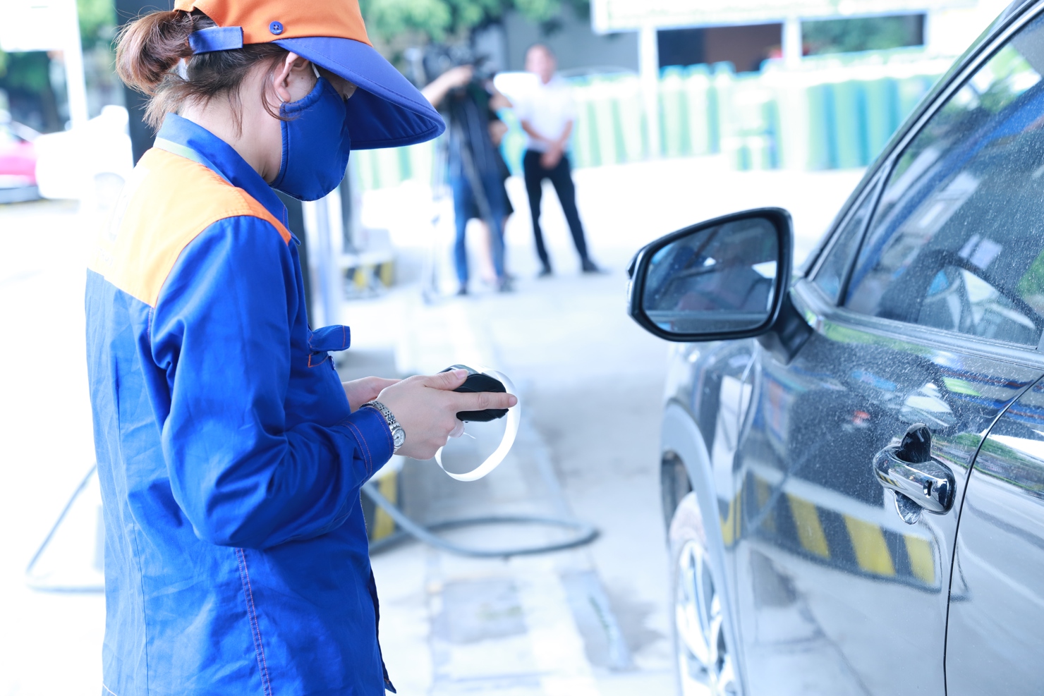 Tổng cục Thuế yêu cầu tăng cường kiểm tra, giám sát việc thực hiện HĐĐT từng lần bán hàng tại các cơ sở kinh doanh xăng dầu. Ảnh: TL.