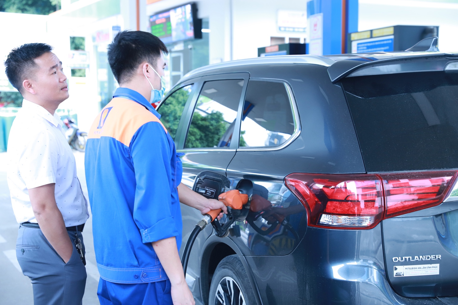 Chậm nhất trong tháng 3/2025, 100% cửa hàng bán lẻ xăng dầu trên toàn quốc áp dụng giải pháp kết nối tự động. Ảnh: TL.