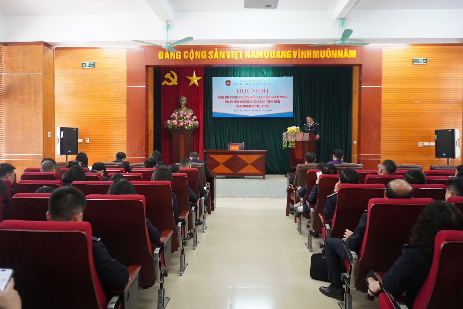 Toàn cảnh Hội nghị.