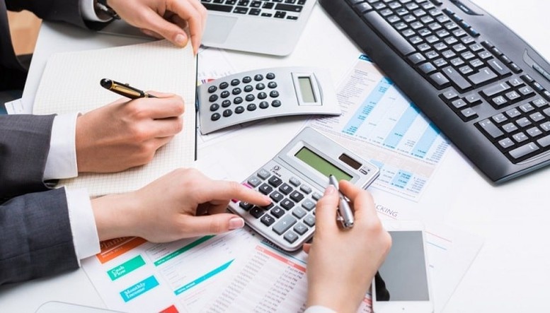 Thông tư số 05/2025/TT-BTC quy định Bộ Tài chính cập nhật thường xuyên và công khai danh sách kiểm toán viên hành nghề tại từng doanh nghiệp kiểm toán trên trang thông tin điện tử của Bộ.
