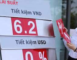 Theo các chuyên gia, lãi suất cho vay hiện giảm chưa tương xứng.