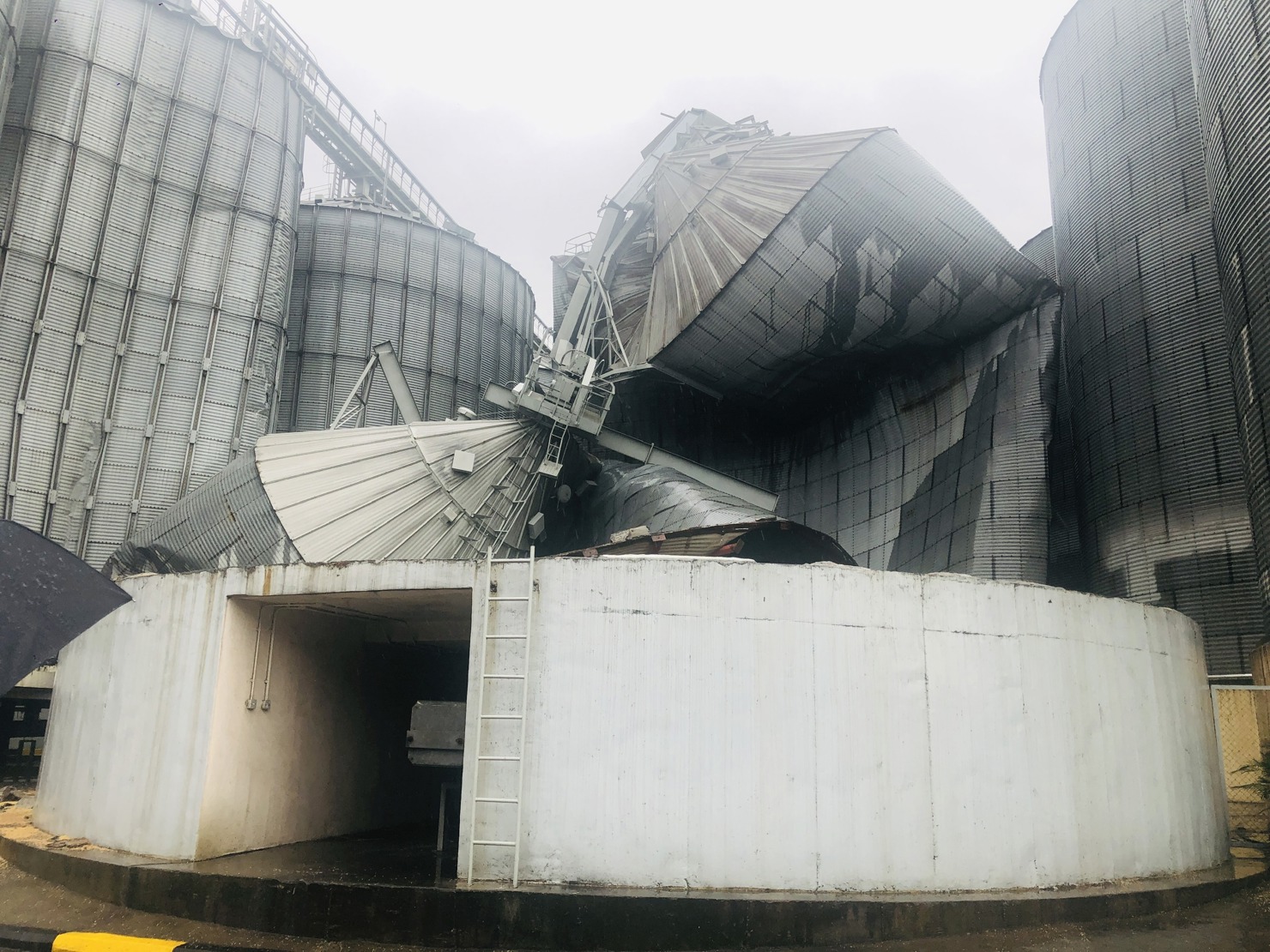 Cơn bão số 3 gây thiệt hại lớn cho nhiều doanh nghiệp, ảnh hưởng nghiêm trọng đến sản xuất và kinh doanh. Ảnh: Bảo Việt
