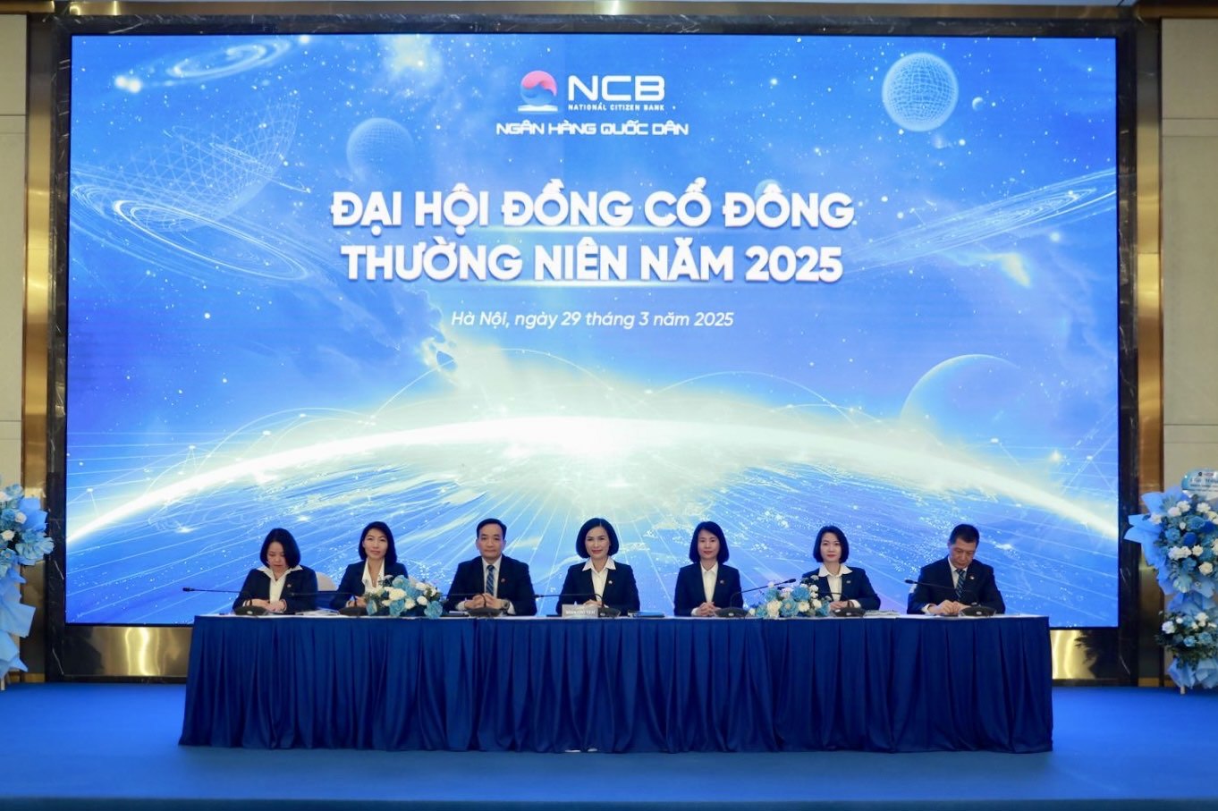 Hội đồng quản trị NCB tham dự và điều hành phiên họp ĐHĐCĐ.
