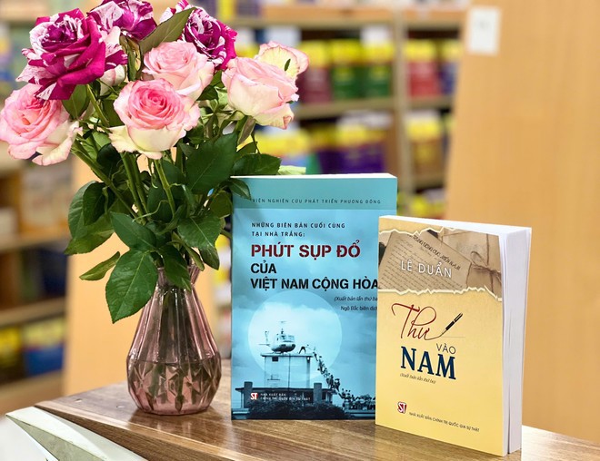 Bìa hai cuốn sách.