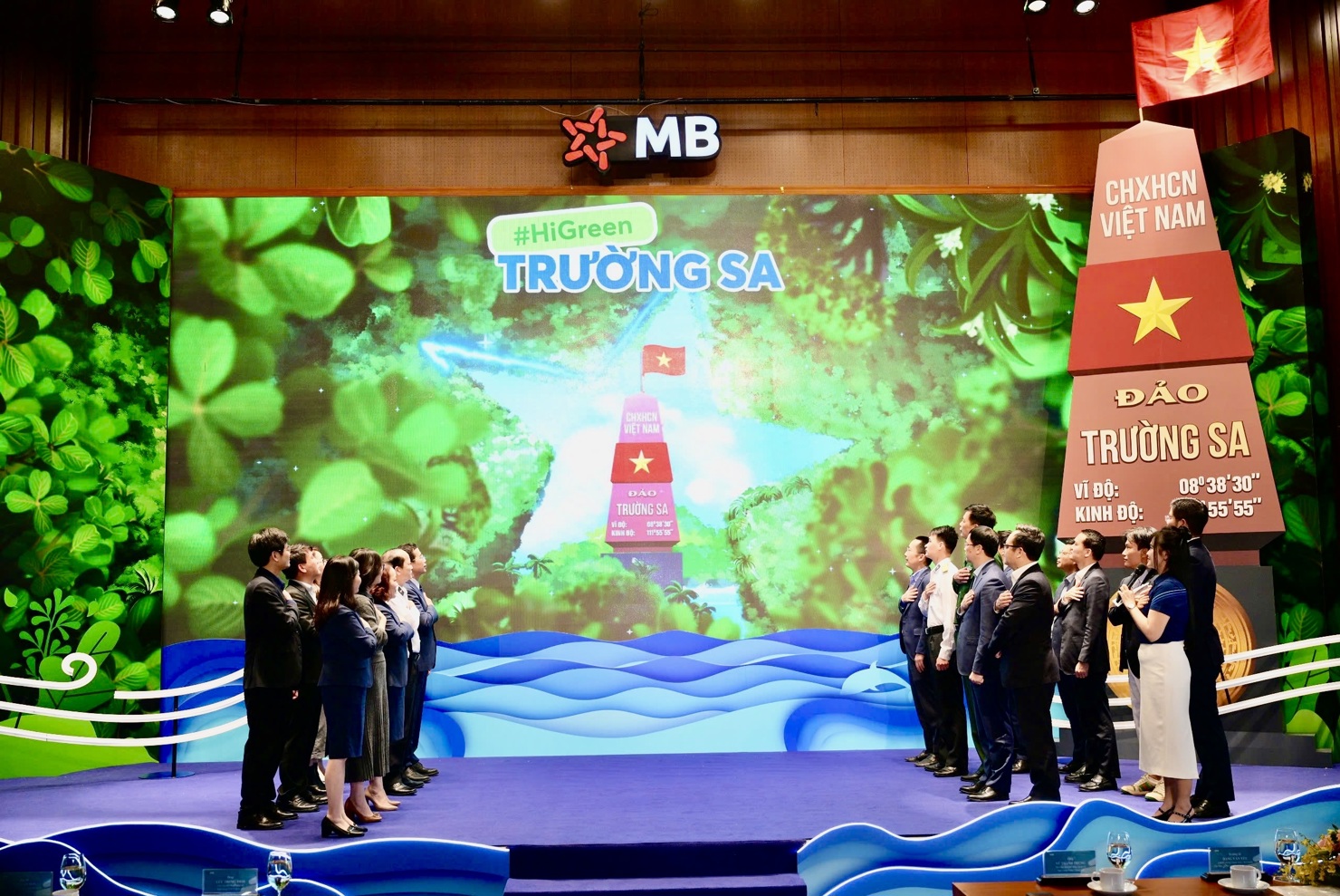 MB ủng hộ 160 tỷ đồng cho Chương trình HiGreen Trường Sa.