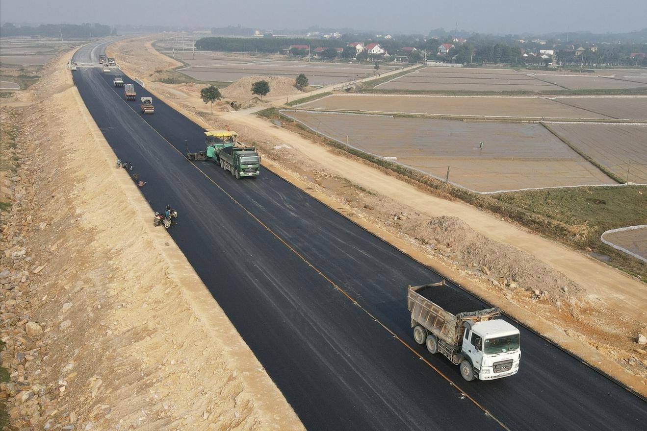 Cao tốc Bắc - Nam đoạn Bãi Vọt - Hàm Nghi (Hà Tĩnh) sẵn sàng thông xe dịp 30/4. Ảnh: Trần Quý