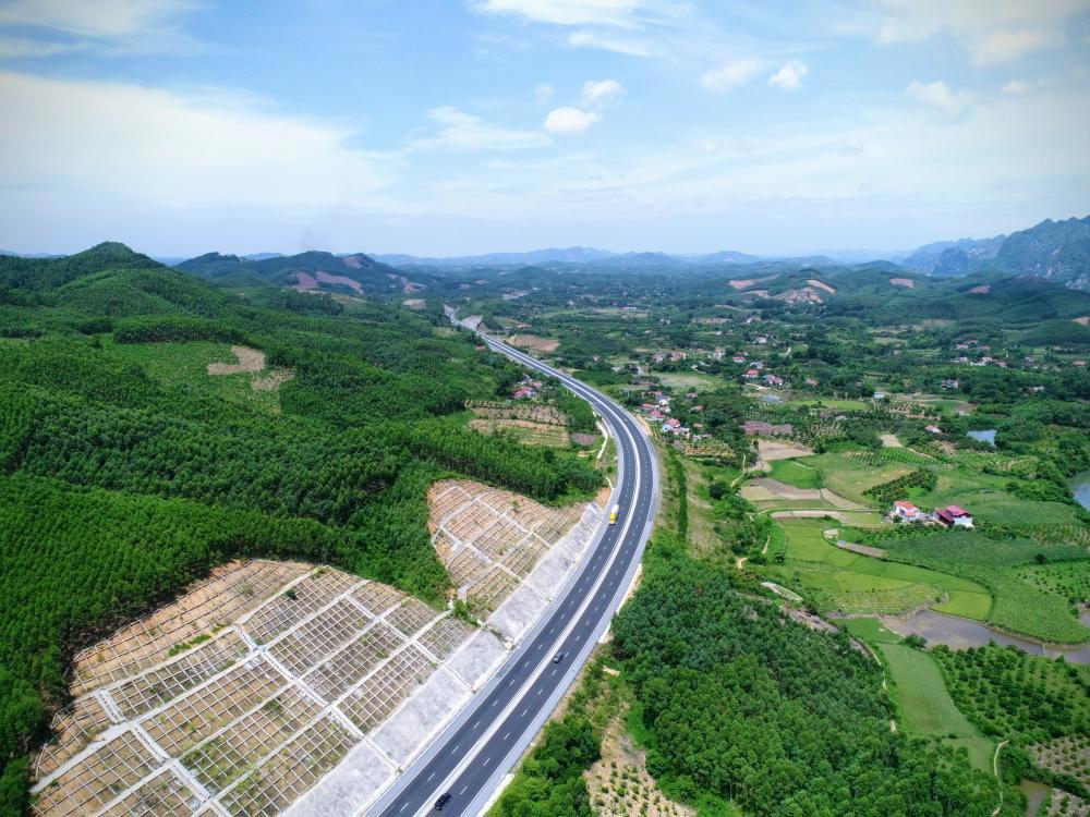Cao tốc Bắc Giang - TP. Lạng Sơn đoạn Km45+100 - Km108+500 nằm trong danh sách 11 dự án BOT giao thông cần tháo gỡ. Ảnh: Deoca