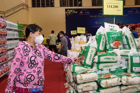 TP. Hồ Chí Minh xác định tiếp tục kiên trì với các giải pháp giảm nghèo bền vững, hạn chế tái nghèo. Ảnh: Internet.