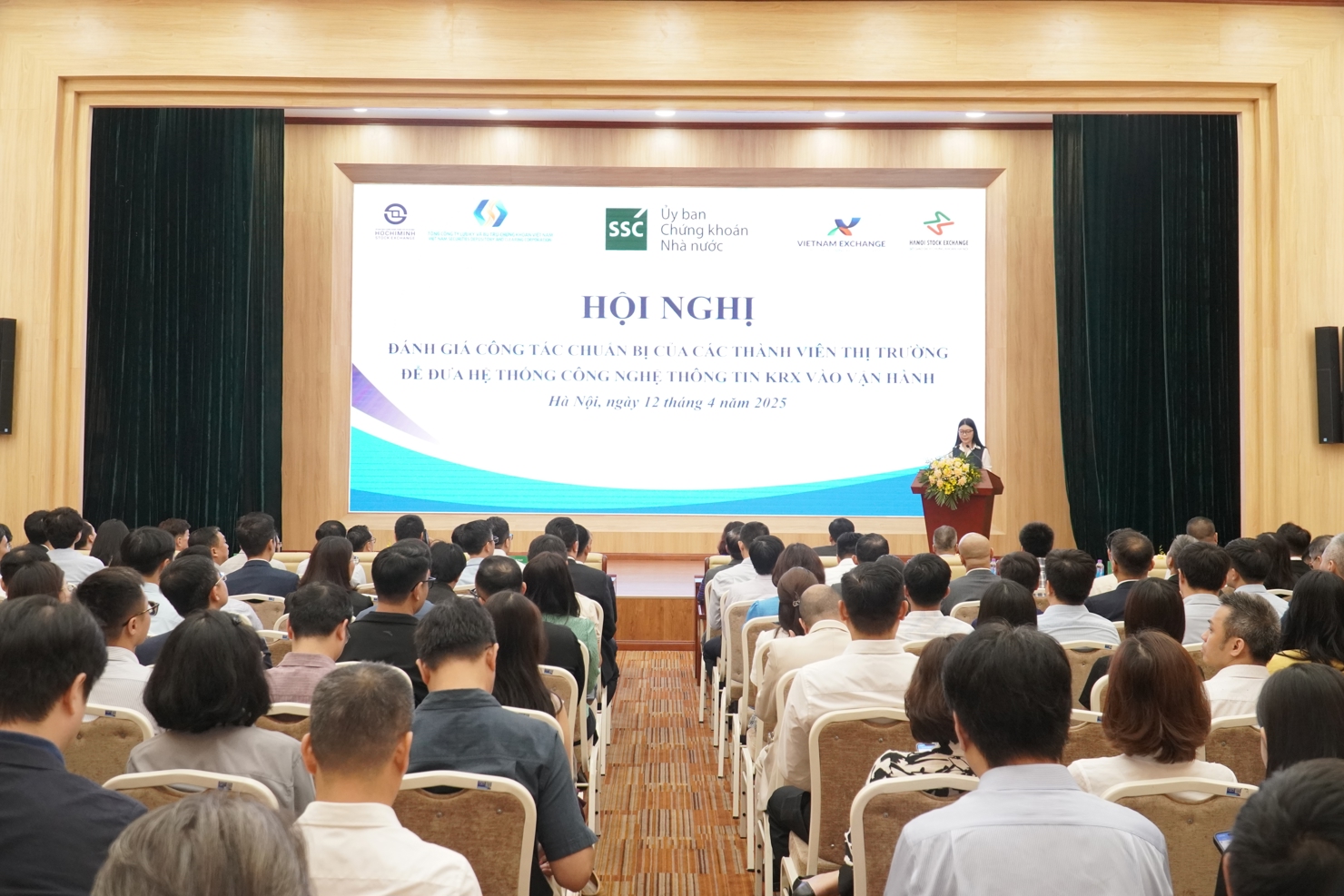 Hội nghị đánh giá công tác chuẩn bị của các thành viên thị trường để đưa hệ thống công nghệ thông tin KRX vào vận hành.