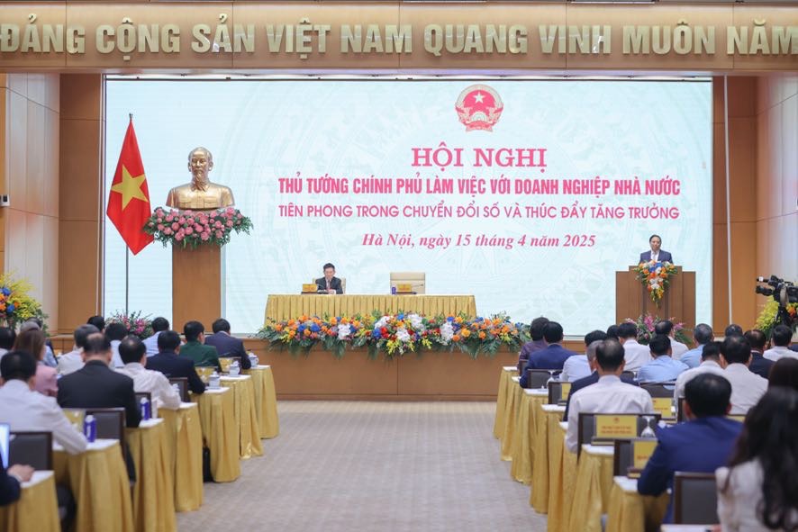Thủ tướng Phạm Minh Chính lưu ý, các doanh nghiệp nhà nước phải phối hợp với nhau, học tập, hỗ trợ lẫn nhau và với các doanh nghiệp tư nhân tốt hơn nữa.
