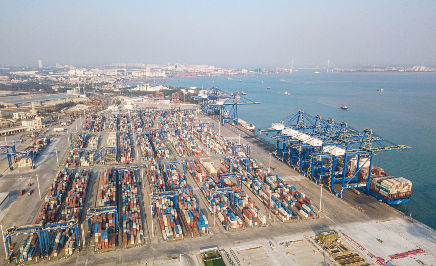 Việt Nam có thể có cơ hội từ xu hướng dịch chuyển đầu tư, chuỗi cung ứng.