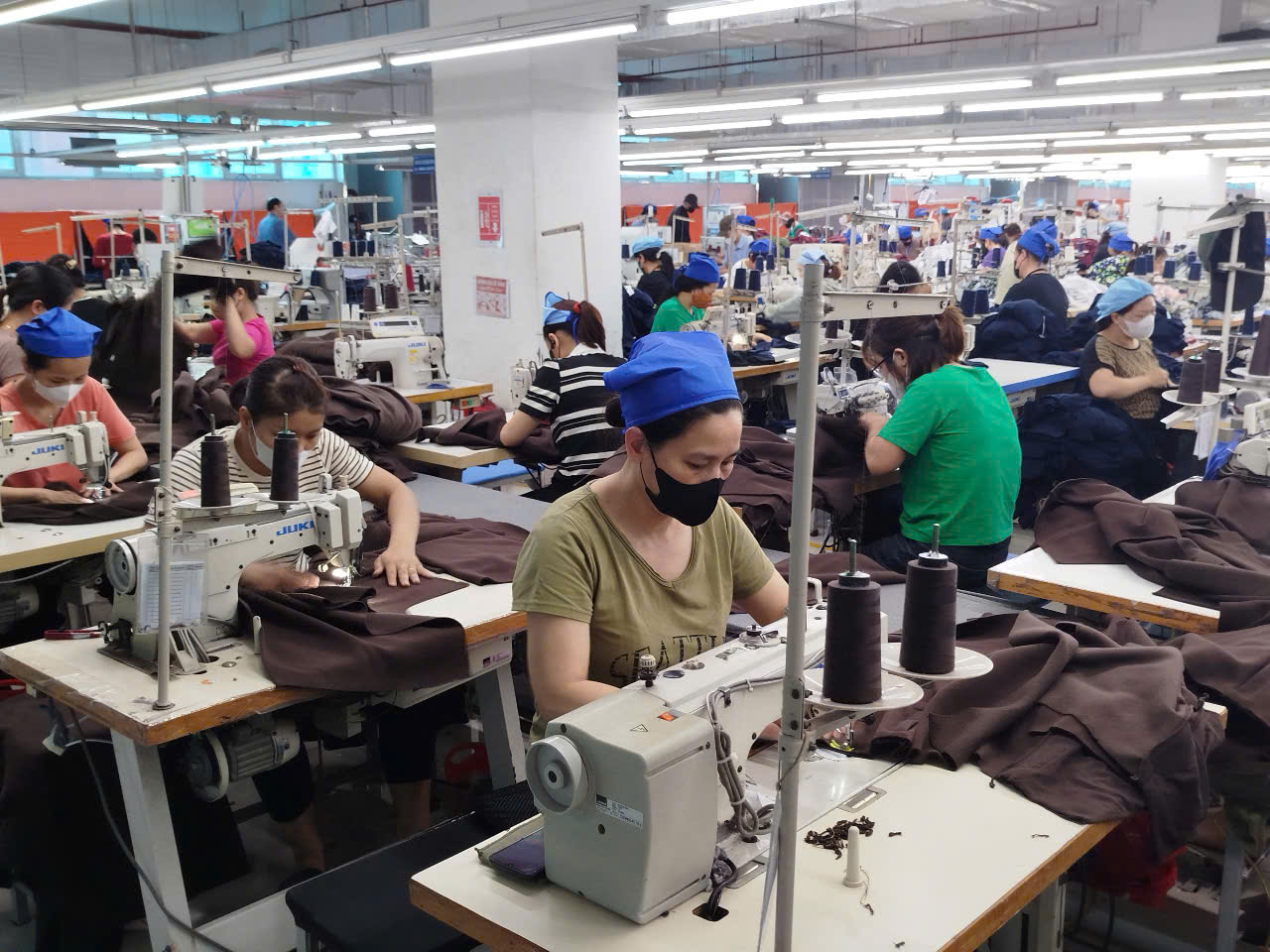 Hoạt động sản xuất tại Công ty Cổ phần Tổng công ty May Đáp Cầu (tỉnh Bắc Ninh), một trong những doanh nghiệp nghiêm túc kê khai thông tin cho điều tra doanh nghiệp năm 2025