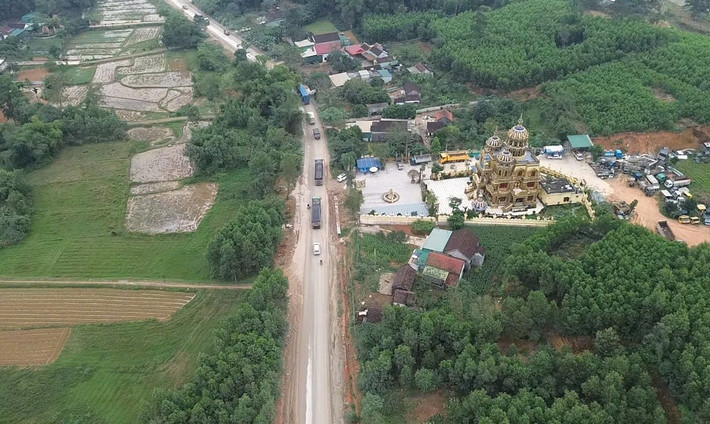 Tại Nghệ An, dự án nâng cấp QL7 có chiều dài 27,5km với tổng mức đầu tư hơn 1.300 tỷ đồng, đang được tích cực triển khai.  