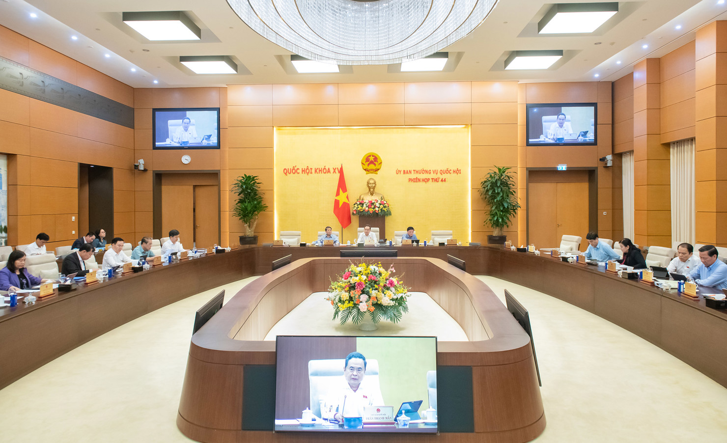 Quang cảnh phiên họp.