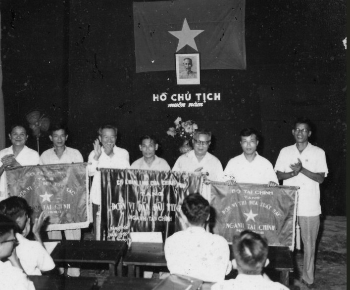 Các cơ quan đơn vị ngành Tài chính được Chính phủ tặng cờ Thi đua năm 1970.