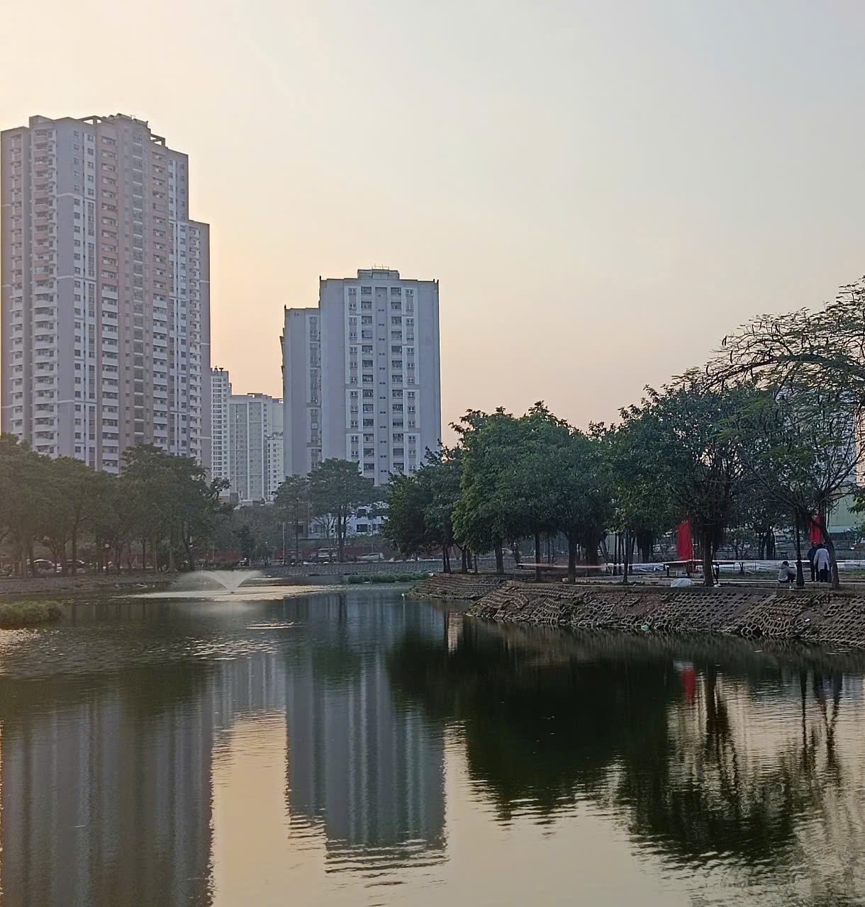 Sở Xây dựng có thẩm quyền xây dựng, trình UBND cấp tỉnh ban hành cơ chế, chính sách, văn bản quy phạm pháp luật về phát triển, quản lý kinh doanh bất động sản, thị trường bất động sản...